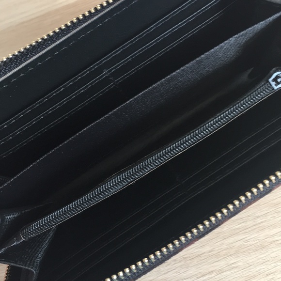 🎉HPx2🎉-Gorgeous Ultra Suede Leopard Print Wallet - Picture 3 of 7